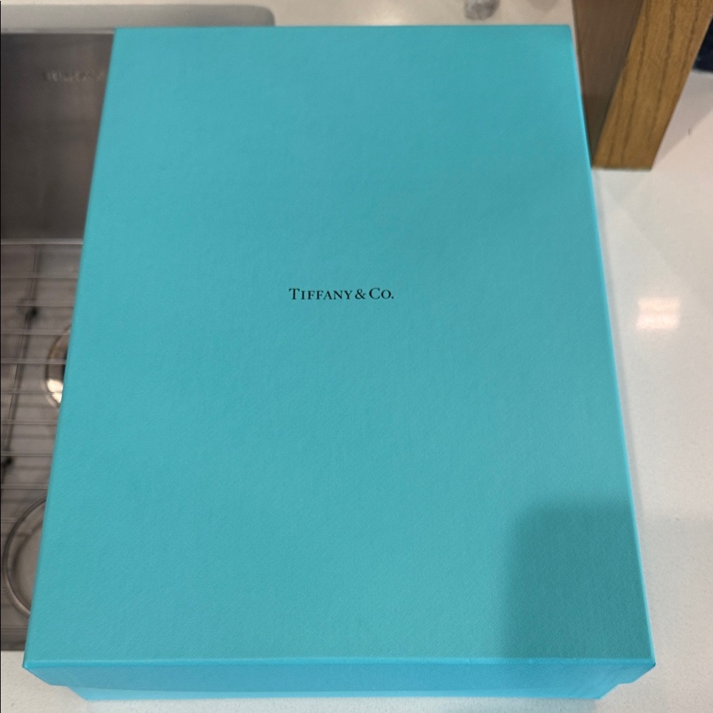 BNIB Tiffany & Co. diamond point Champagne Flutes - Picture 4 of 4